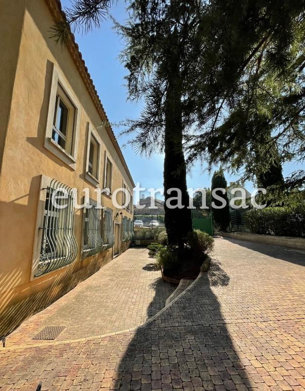 Bureau - 1 540 m² - 18 pièces