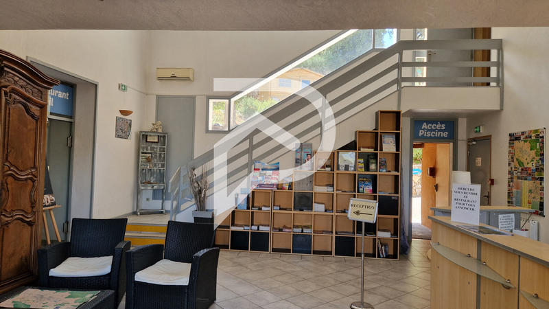 Local commercial - 6 645 m² - 30 pièces