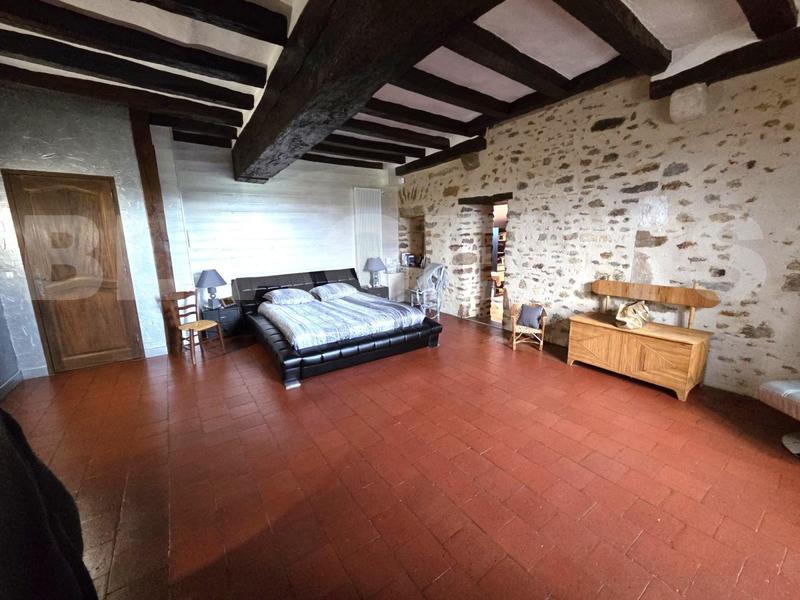 Maison - 252 m² - 7 pièces