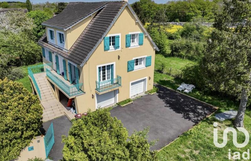 Maison - 235 m² - 7 pièces