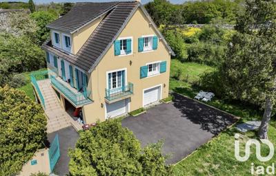 Maison - 235 m² - 7 pièces