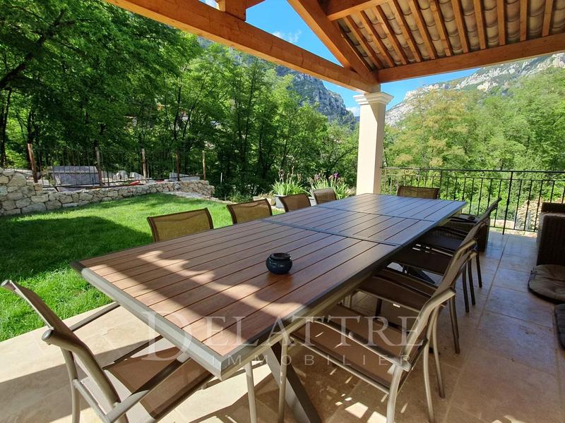 Maison - 180 m² - 8 pièces