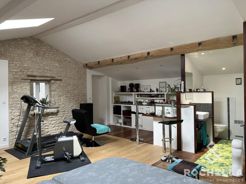 Maison - 244 m² - 8 pièces