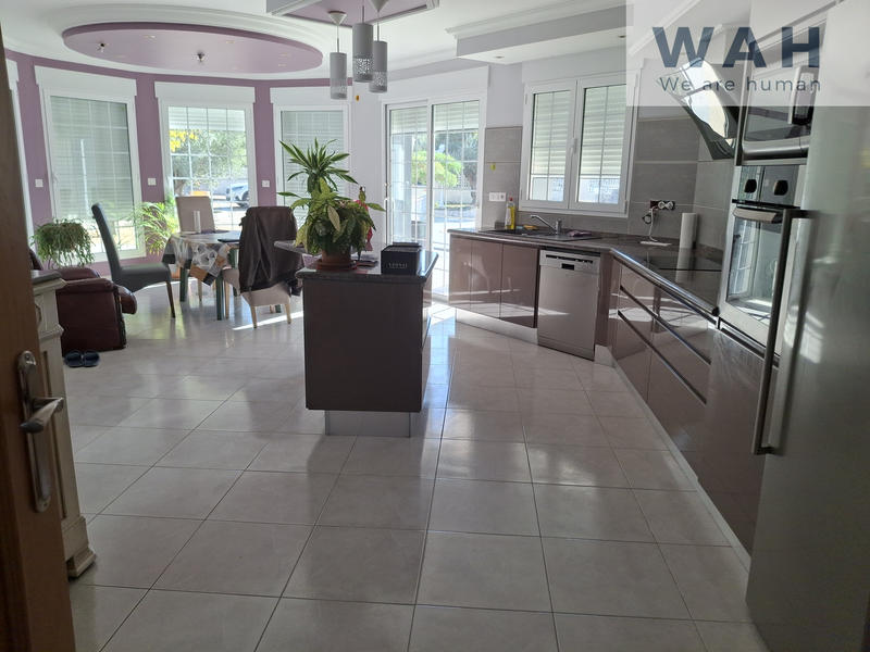 Maison - 180 m² - 4 pièces