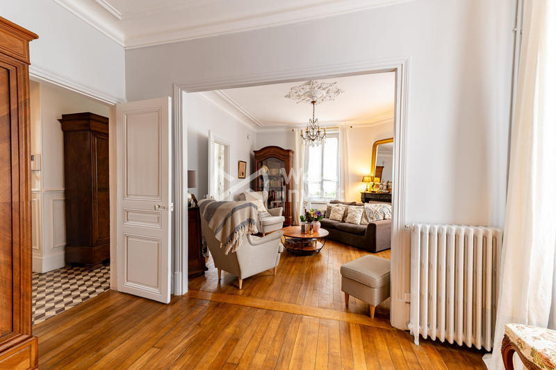 Maison - 195 m² - 9 pièces