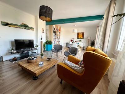 Appartement - 90 m² - 4 pièces