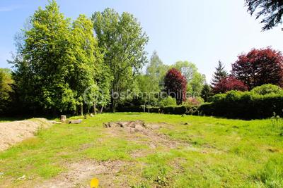 Terrain constructible - 1 921 m²