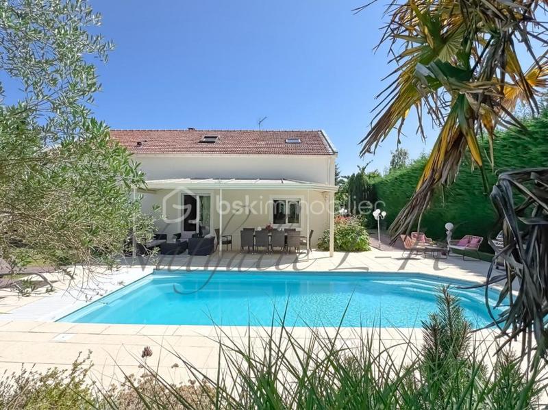 Pavillon - 224 m² - 6 pièces