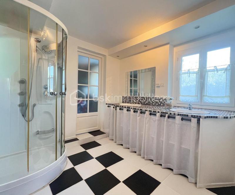 Maison - 141 m² - 6 pièces