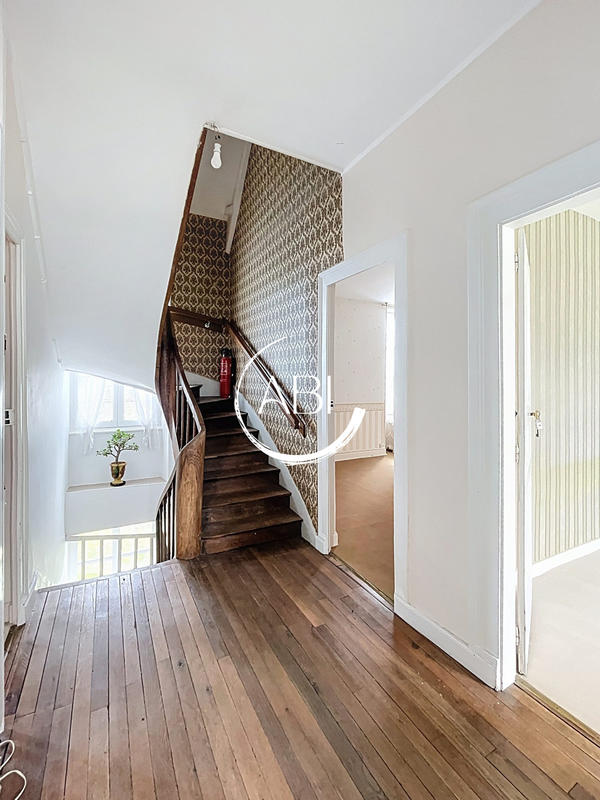 Maison - 200 m² - 11 pièces