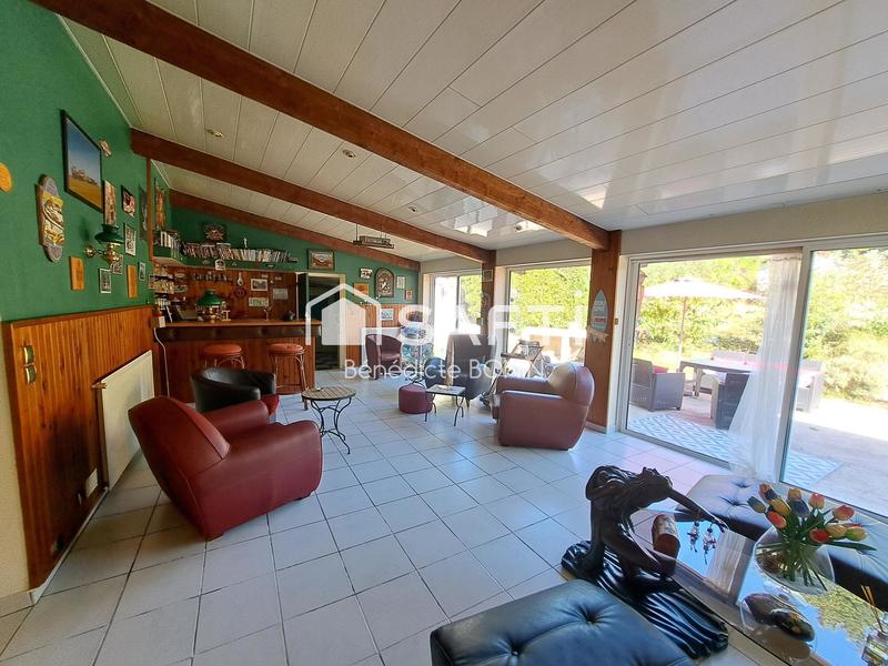 Maison - 220 m² - 5 pièces