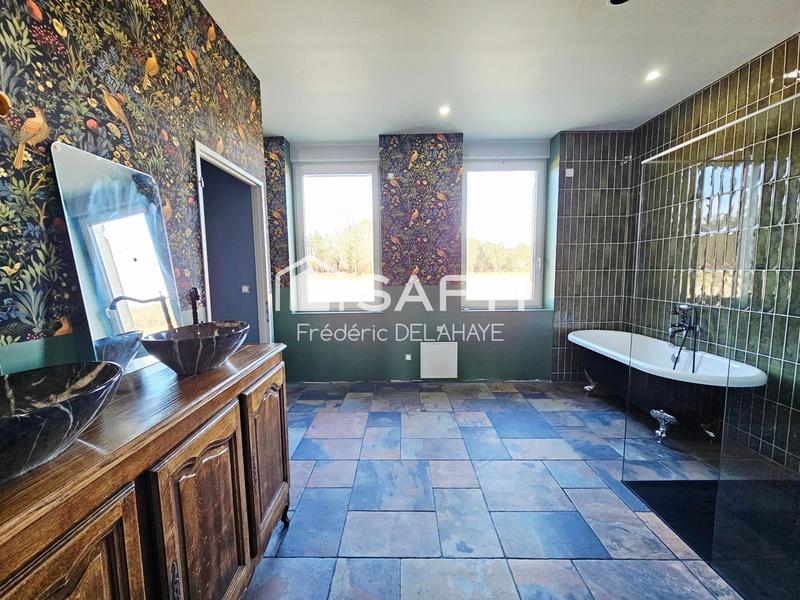 Maison - 330 m² - 7 pièces