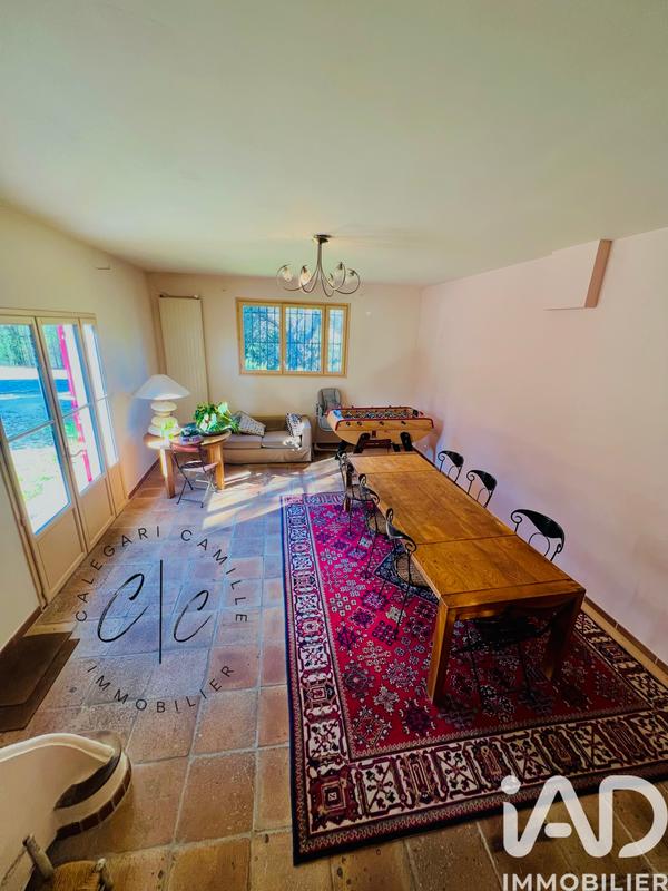 Maison - 265 m² - 10 pièces