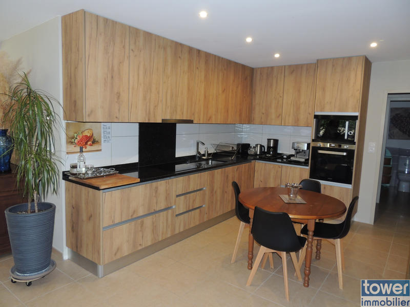 Maison - 250 m² - 7 pièces