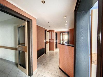 Local d'activité / Entrepôt - 169 m²