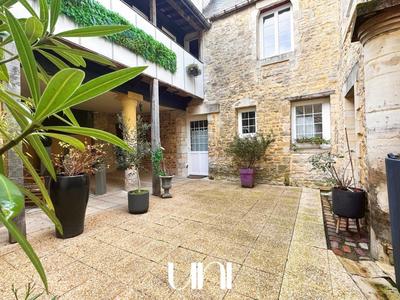 Propriété - 326 m² - 12 pièces