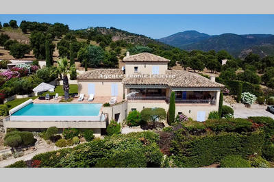 Maison - 213 m² - 7 pièces