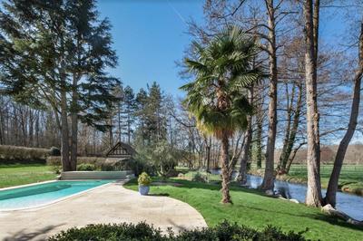 Propriété - 240 m² - 7 pièces