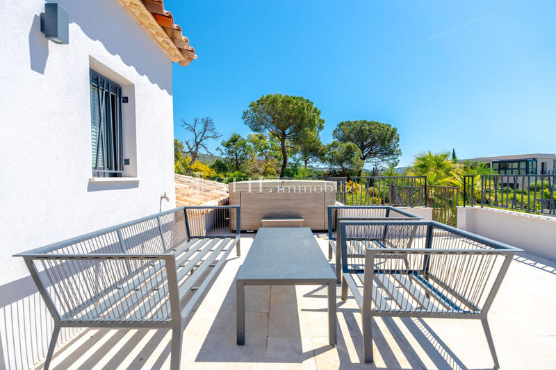 Villa - 293 m² - 9 pièces