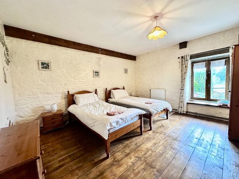 Maison en pierre - 244 m² - 7 pièces