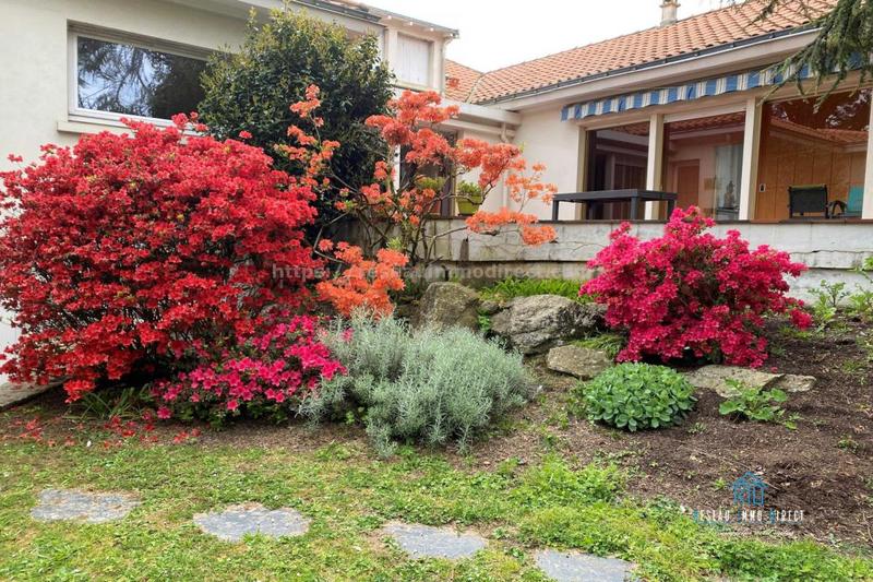 Propriété - 276 m² - 6 pièces