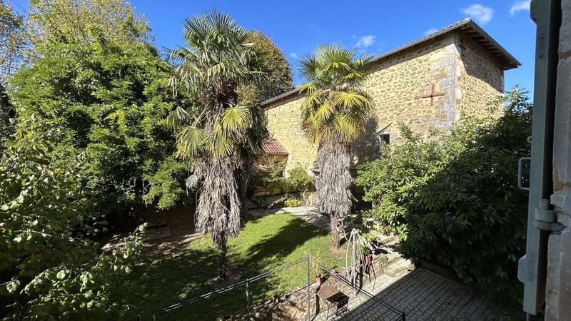 Maison - 553 m² - 8 pièces