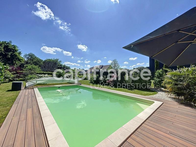 Maison - 232 m² - 6 pièces