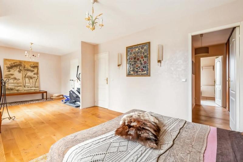 Maison - 181 m² - 7 pièces