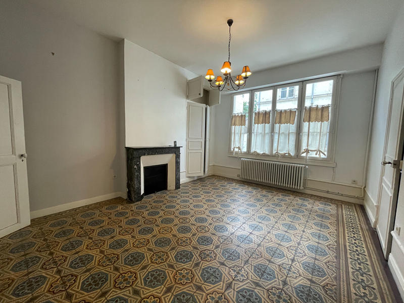 Maison - 196 m² - 9 pièces