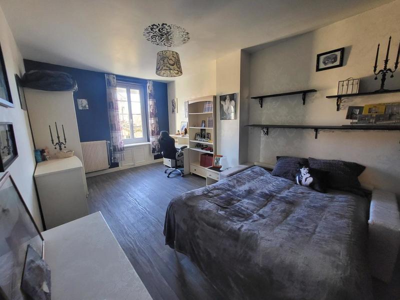 Maison - 267 m² - 9 pièces