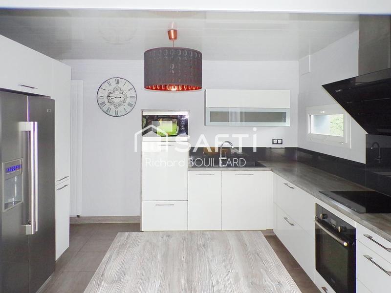 Maison - 172 m² - 9 pièces