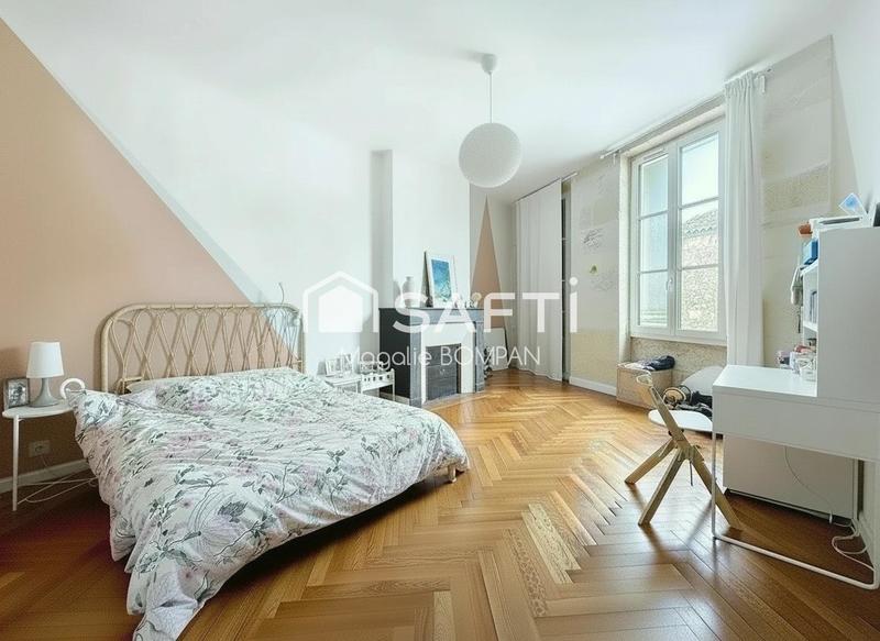 Maison de maîtres - 320 m² - 12 pièces