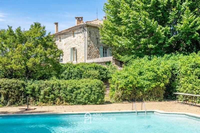 Mas - 635 m² - 20 pièces