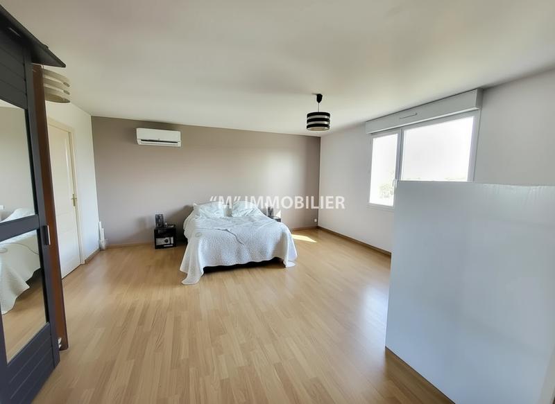 Maison - 247 m² - 9 pièces