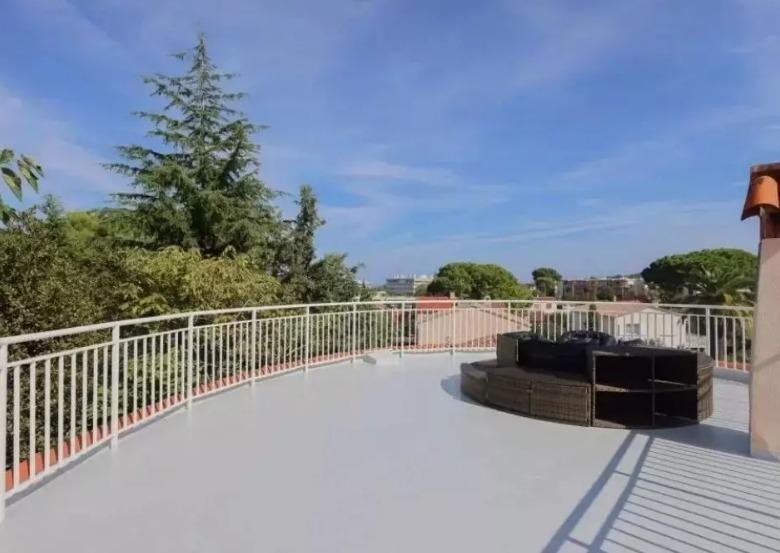 Villa - 260 m² - 10 pièces