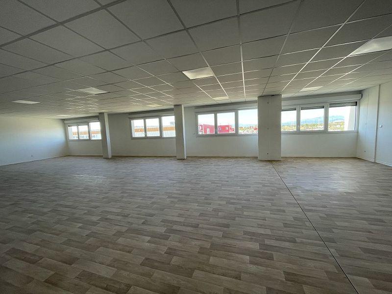 Local commercial - 158 m² - 1 pièce