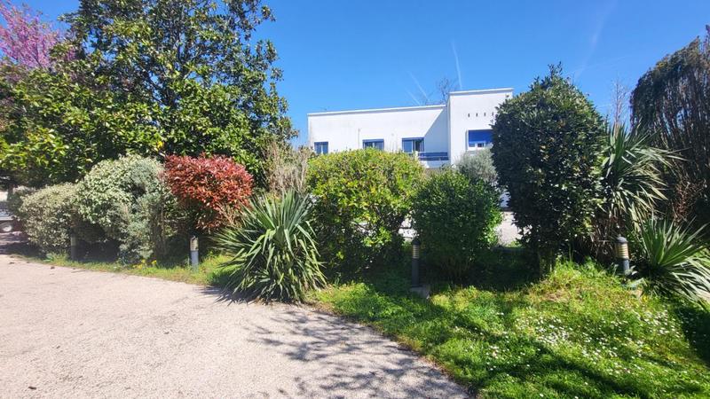 Maison - 214 m² - 7 pièces