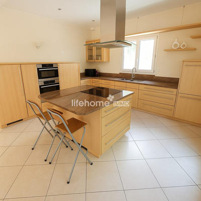 Maison - 224 m² - 8 pièces