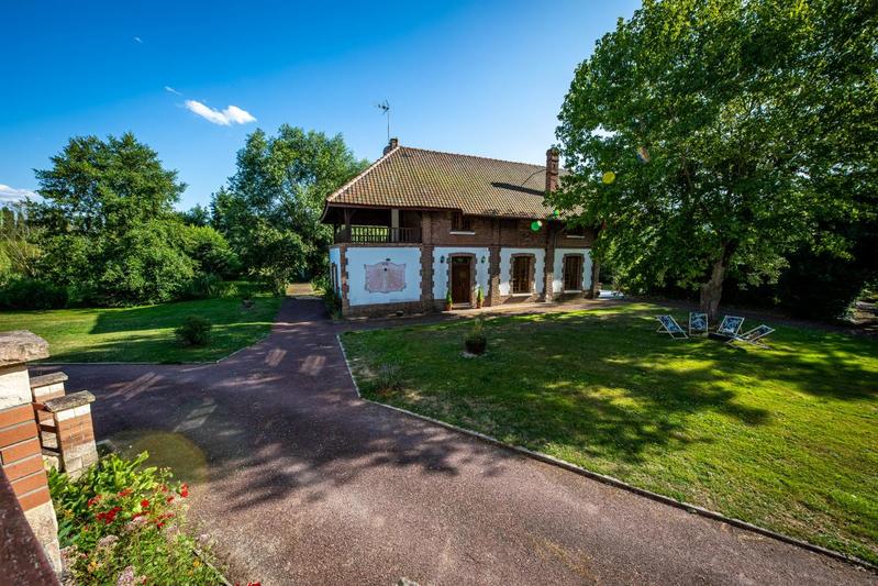 Propriété - 338 m² - 11 pièces