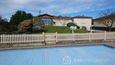 Maison - 200 m² - 7 pièces