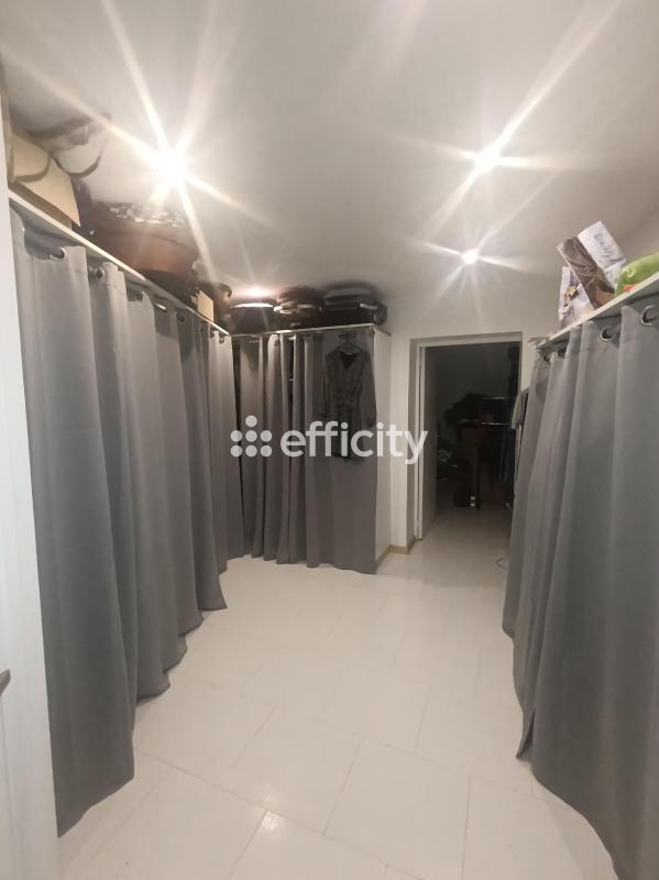 Maison - 233 m² - 6 pièces