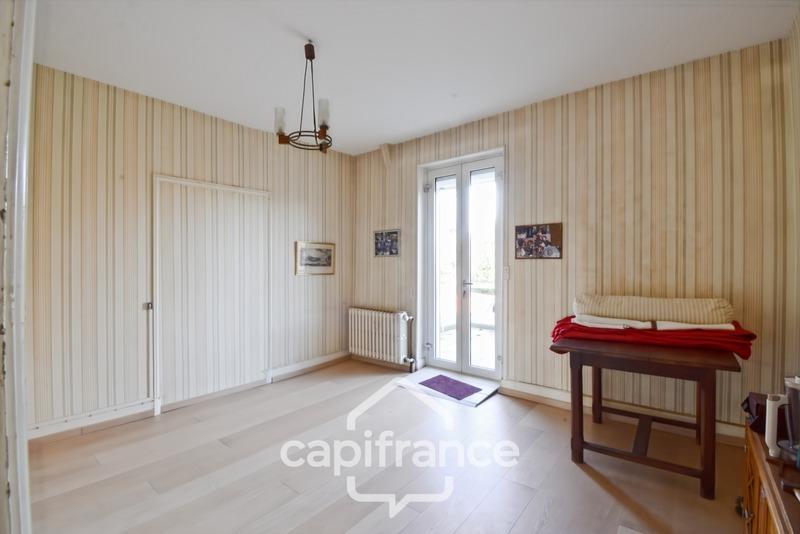 Maison - 233 m² - 12 pièces