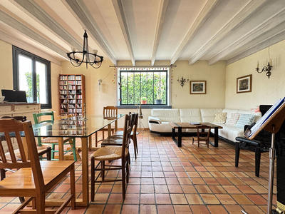 Maison - 220 m² - 7 pièces