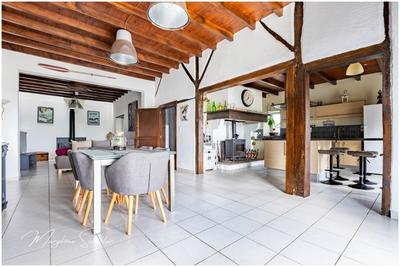 Maison - 250 m² - 8 pièces