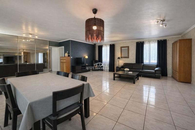 Maison - 230 m² - 8 pièces