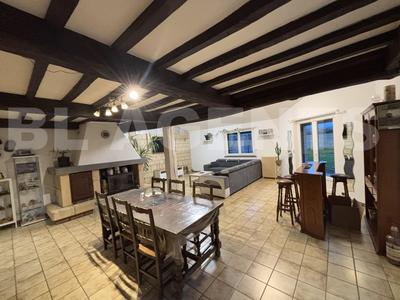 Maison - 214 m² - 7 pièces