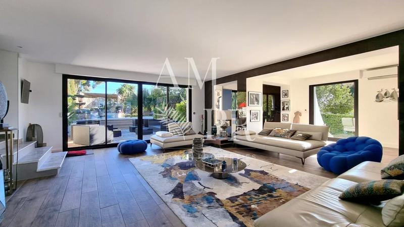 Villa - 300 m² - 7 pièces