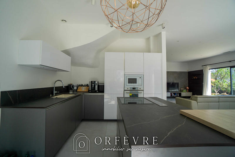 Maison - 200 m² - 8 pièces