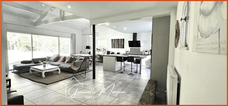 Maison - 212 m² - 7 pièces