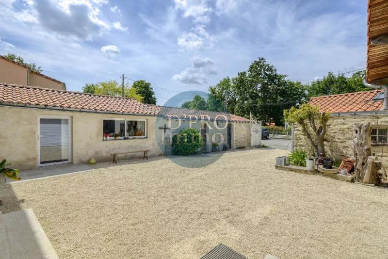 Maison - 284 m² - 8 pièces